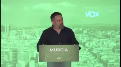 Este hombre no solo representa a los españoles en las circunstancias tan destructiva de España, sino que es 'la salvación '